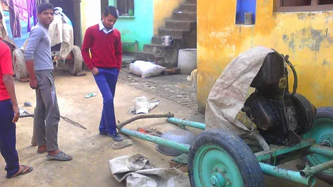 उत्तर प्रदेश में ट्रैक्टर से जुताई